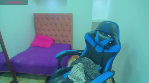 Anniee online show from 02-28-25, 05:37