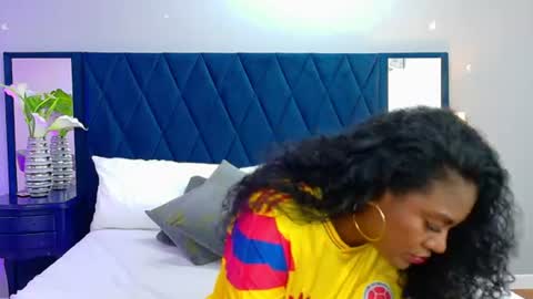 Snapshot of annieleigt chatting on 06-17-26, 12:40 Annie Leigt online show from 06-17-26, 12:40