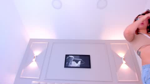 Snapshot of anniemartinezz chatting on 12-29-24, 02:10 Annie online show from 12-29-24, 02:10