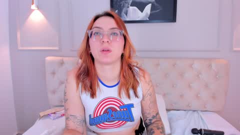 Snapshot of anniemartinezz chatting on 12-31-24, 05:07 Annie online show from 12-31-24, 05:07