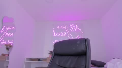 Snapshot of anniemartinezz chatting on 01-30-25, 08:42 Annie online show from 01-30-25, 08:42