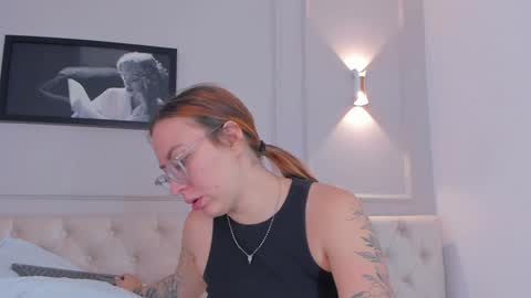 Snapshot of anniemartinezz chatting on 02-02-25, 01:30 Annie online show from 02-02-25, 01:30