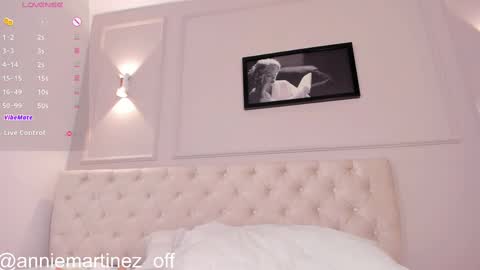 Snapshot of anniemartinezz chatting on 02-21-25, 06:04 Annie online show from 02-21-25, 06:04