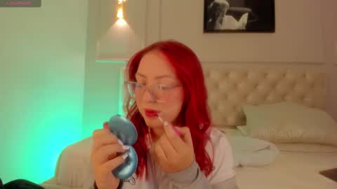 Snapshot of anniemartinezz chatting on 09-10-25, 12:05 Annie online show from 09-10-25, 12:05