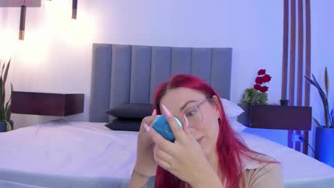 Snapshot of anniemartinezz chatting on 11-26-25, 11:55 Annie online show from 11-26-25, 11:55