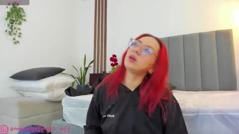 Snapshot of anniemartinezz chatting on 11-28-25, 12:08 Annie online show from 11-28-25, 12:08