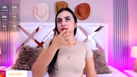 Snapshot of anniemorgan01 chatting on 01-19-25, 04:04 Annieliss online show from 01-19-25, 04:04