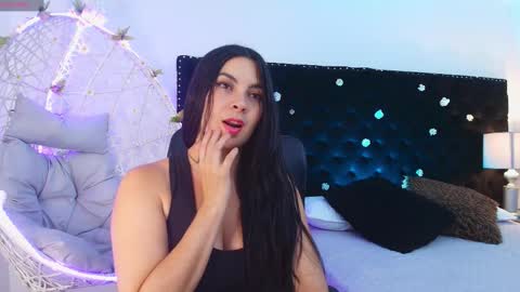 Snapshot of anniestone_ chatting on 09-20-25, 07:37 ANNIE online show from 09-20-25, 07:37