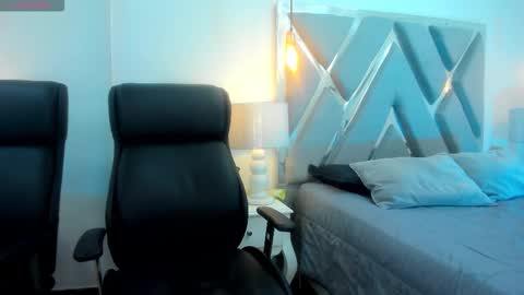 Snapshot of anniestone_ chatting on 10-19-25, 12:39 ANNIE online show from 10-19-25, 12:39