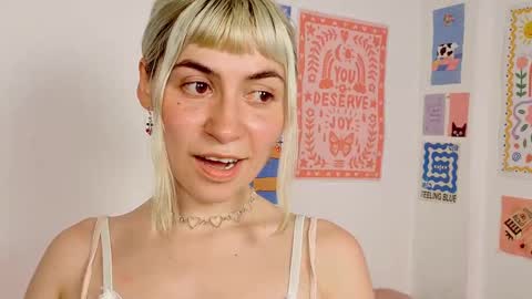 Snapshot of annietinky chatting on 09-20-25, 12:44 annietinky online show from 09-20-25, 12:44