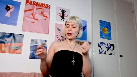 Snapshot of annietinky chatting on 11-04-25, 02:32 annietinky online show from 11-04-25, 02:32