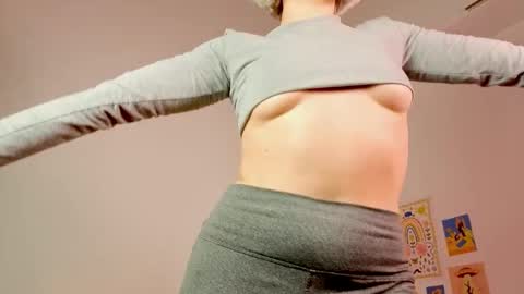 Snapshot of annietinky chatting on 11-08-25, 01:17 annietinky online show from 11-08-25, 01:17