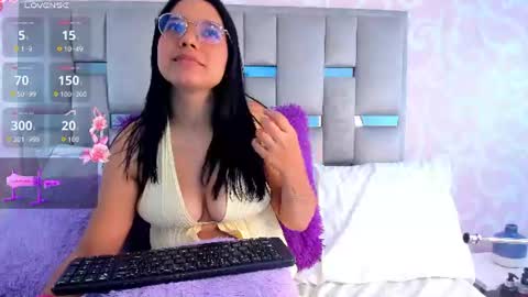 Snapshot of annievanegas chatting on 07-12-26, 08:55 ANNIE online show from 07-12-26, 08:55