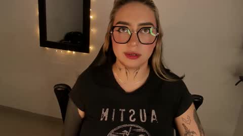 Annika online show from 02-20-26, 01:33