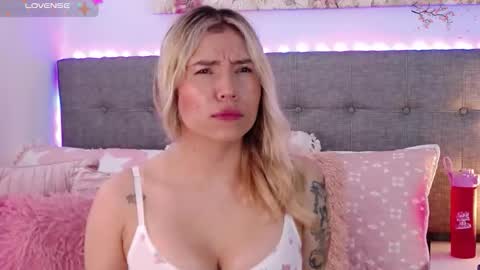 Antonella Lee online show from 12-20-25, 03:52