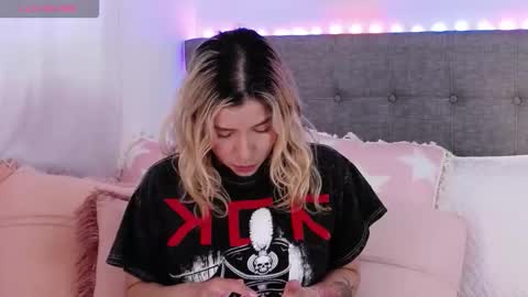 Snapshot of anntonellalee chatting on 02-11-26, 07:19 Antonella Lee online show from 02-11-26, 07:19