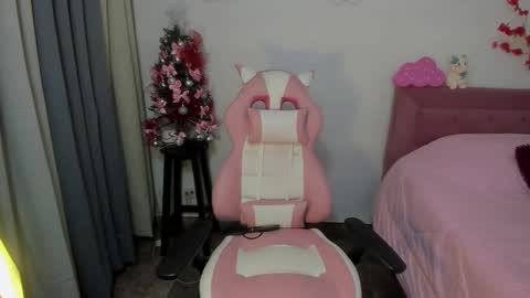 Snapshot of annubis_lia chatting on 12-21-24, 05:25 SOFIA INDEPENDENT MODEL online show from 12-21-24, 05:25