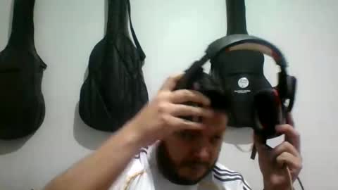 lion kennedy independent model moderator online show from 09-28-25, 03:12