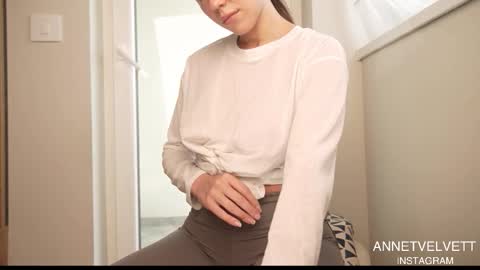 Anna online show from 10-21-25, 09:54