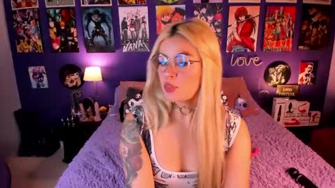 Snapshot of anny_cross chatting on 04-30-26, 02:07 Paty online show from 04-30-26, 02:07