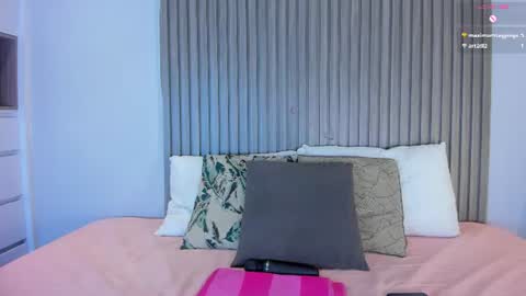 Snapshot of anny_cute01 chatting on 07-10-26, 10:23 Anny online show from 07-10-26, 10:23
