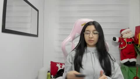 Snapshot of anny_jones01 chatting on 12-16-25, 01:05 anny_jones01 online show from 12-16-25, 01:05