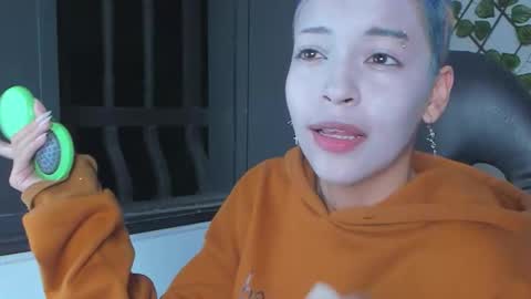 Snapshot of anny_kiitty_ chatting on 11-24-25, 04:01 Anny online show from 11-24-25, 04:01