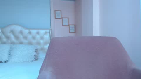 Snapshot of anny_louis chatting on 02-22-25, 02:17 ANNY LOUIS online show from 02-22-25, 02:17