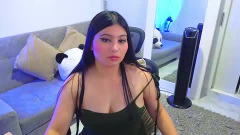 Snapshot of anny_louis chatting on 11-27-25, 08:00 ANNY LOUIS online show from 11-27-25, 08:00