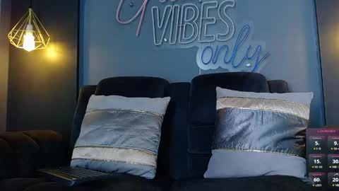 anny_loves online show from 04-17-26, 04:54