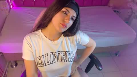 Snapshot of annybeckerr_ chatting on 07-10-26, 08:33 annybeckerr_ online show from 07-10-26, 08:33