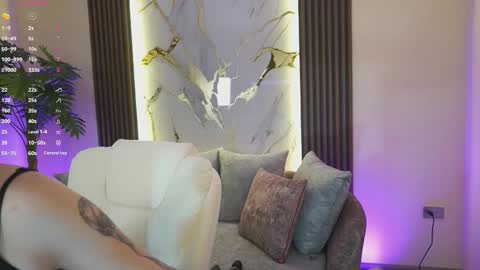 Snapshot of annybuny chatting on 09-12-25, 11:43 Ana online show from 09-12-25, 11:43