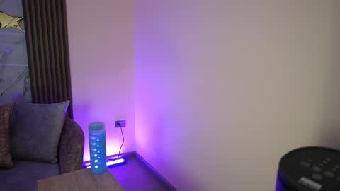 Snapshot of annybuny chatting on 10-13-25, 11:32 Ana online show from 10-13-25, 11:32