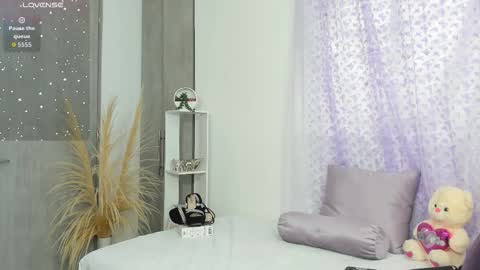 Snapshot of annyeliz chatting on 01-13-26, 06:13 Anny online show from 01-13-26, 06:13