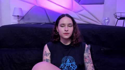 Snapshot of annythomsonn chatting on 12-27-24, 10:05 AnnyT online show from 12-27-24, 10:05