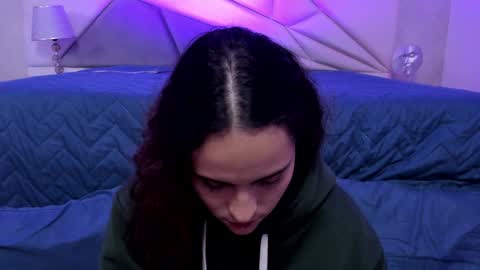 Snapshot of annythomsonn chatting on 01-08-25, 12:17 AnnyT online show from 01-08-25, 12:17