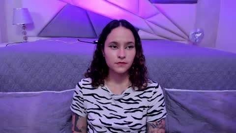 Snapshot of annythomsonn chatting on 01-08-25, 10:48 AnnyT online show from 01-08-25, 10:48