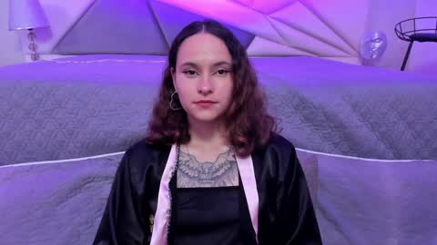 Snapshot of annythomsonn chatting on 01-11-25, 10:40 AnnyT online show from 01-11-25, 10:40