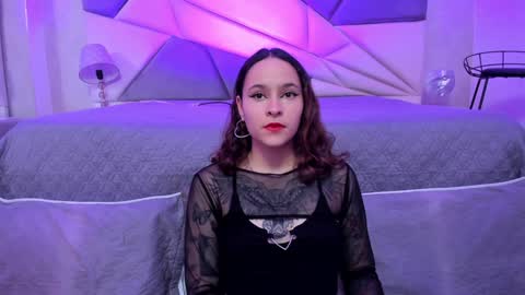 Snapshot of annythomsonn chatting on 01-12-25, 08:36 AnnyT online show from 01-12-25, 08:36