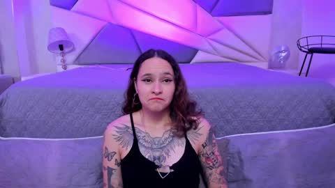 Snapshot of annythomsonn chatting on 01-12-25, 11:47 AnnyT online show from 01-12-25, 11:47