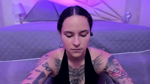 Snapshot of annythomsonn chatting on 01-14-25, 09:20 AnnyT online show from 01-14-25, 09:20