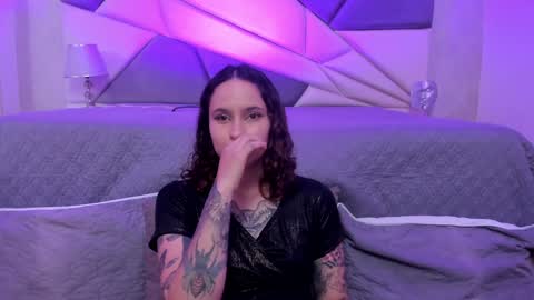 Snapshot of annythomsonn chatting on 01-16-25, 10:55 AnnyT online show from 01-16-25, 10:55