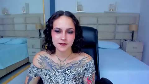 Snapshot of annythomsonn chatting on 10-15-25, 09:37 AnnyT online show from 10-15-25, 09:37