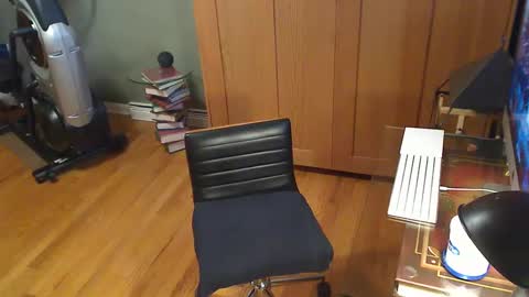 Snapshot of anoaklawnguy chatting on 10-01-25, 04:02 anoaklawnguy online show from 10-01-25, 04:02