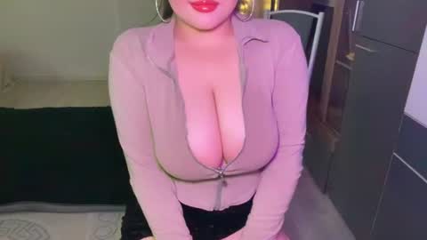 Snapshot of anora_sunny chatting on 07-18-26, 07:17 Any online show from 07-18-26, 07:17