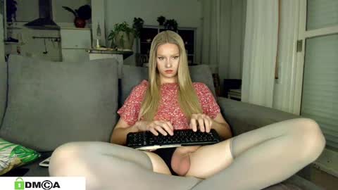 Snapshot of anorsel chatting on 02-23-25, 11:00 Sexy Ladybug online show from 02-23-25, 11:00