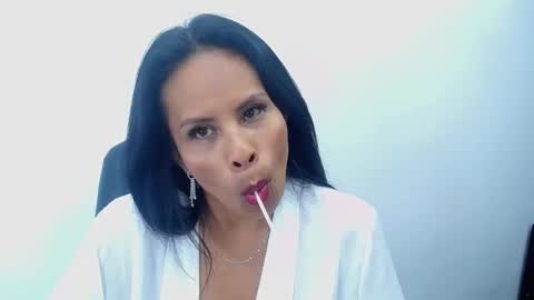 Anthonelaa   online show from 03-06-25, 10:15