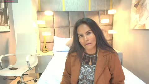Snapshot of anthonelaa__ chatting on 04-21-26, 08:12 Anthonelaa online show from 04-21-26, 08:12