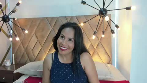 Snapshot of anthonelaa__ chatting on 05-05-26, 09:45 Anthonelaa online show from 05-05-26, 09:45