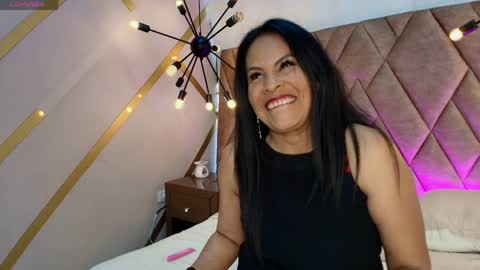 Snapshot of anthonelaa__ chatting on 05-08-26, 08:58 Anthonelaa online show from 05-08-26, 08:58